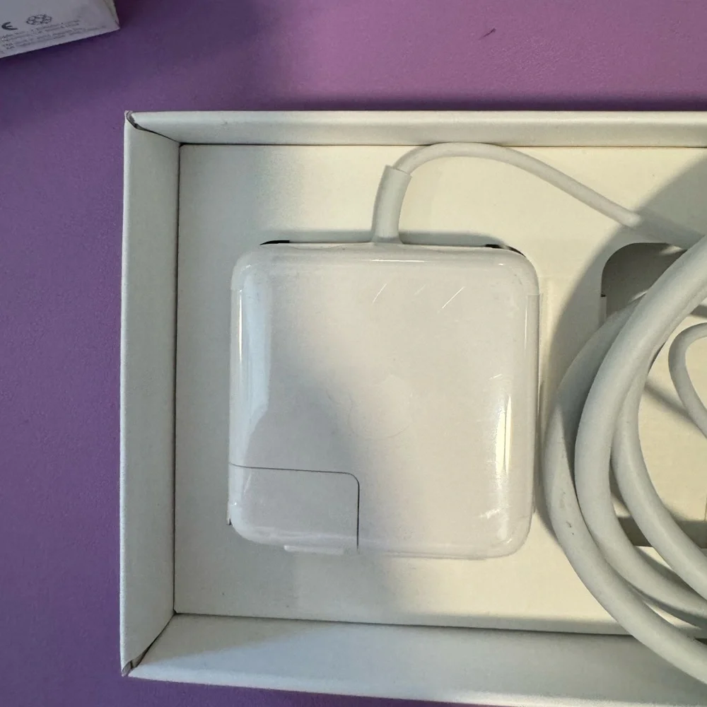 Apple 45w MagSafe 2 power adapter